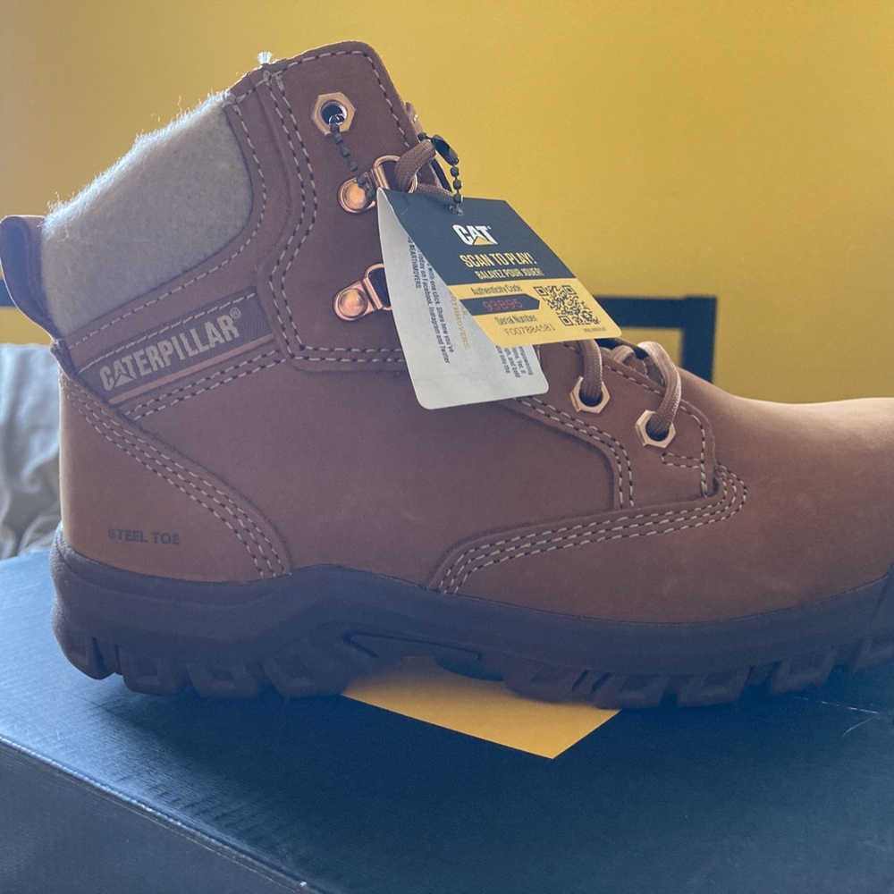CAT Tess steel toe boots Size 7; new in box